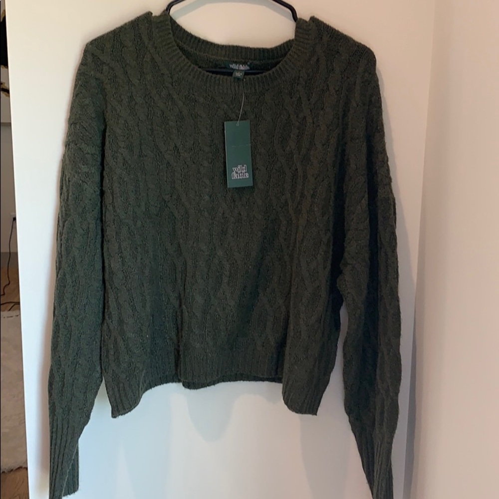 Get this sweater like now.. so cute